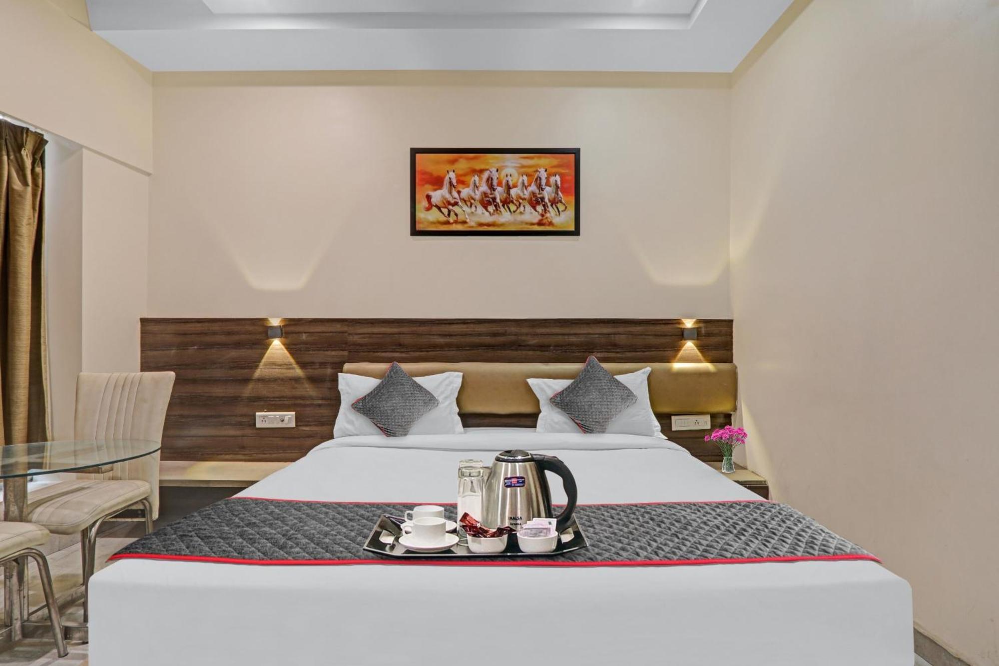 Townhouse 1150 Hotel Dayal Palace Chinhat Exterior foto