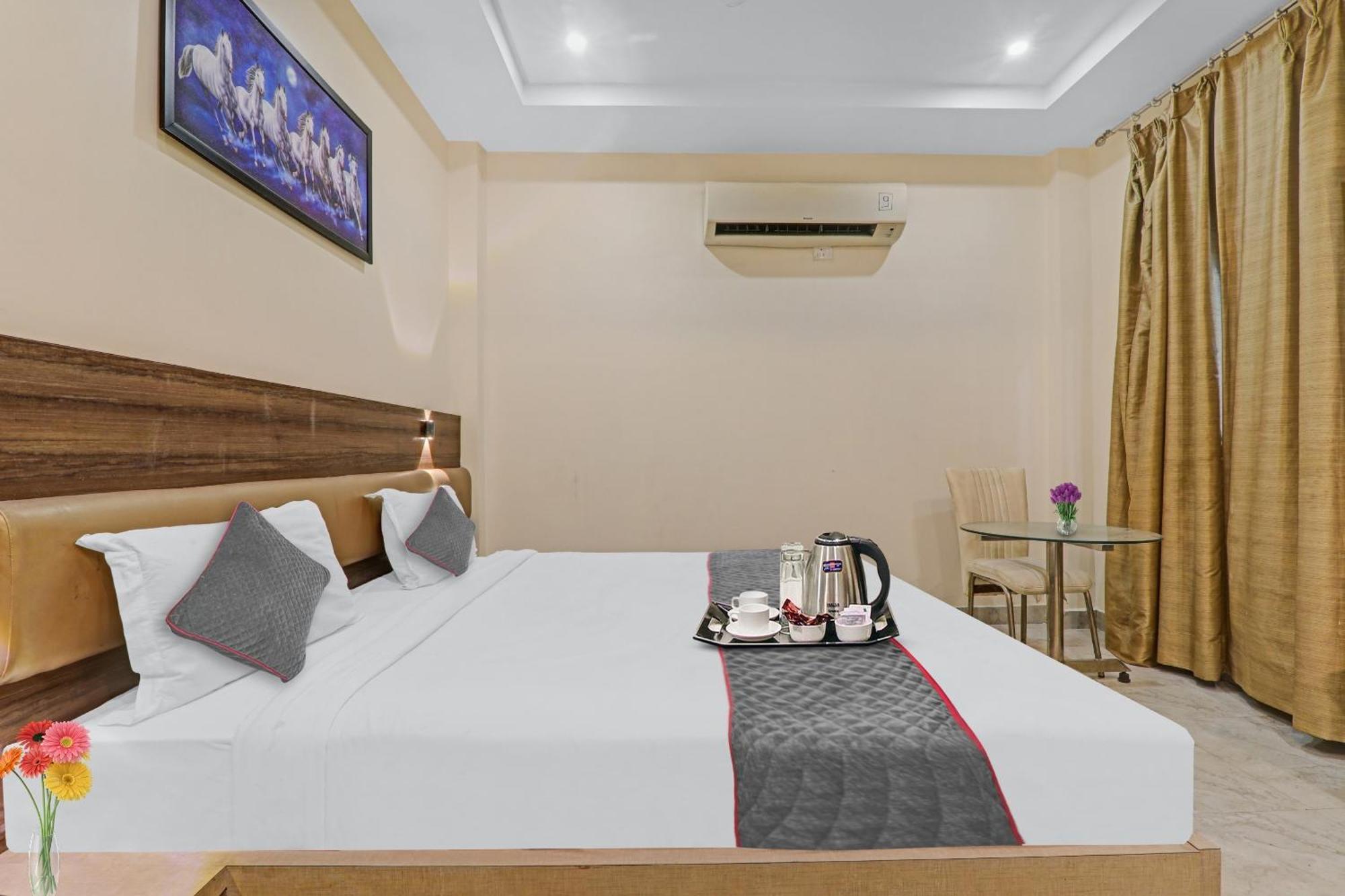 Townhouse 1150 Hotel Dayal Palace Chinhat Exterior foto